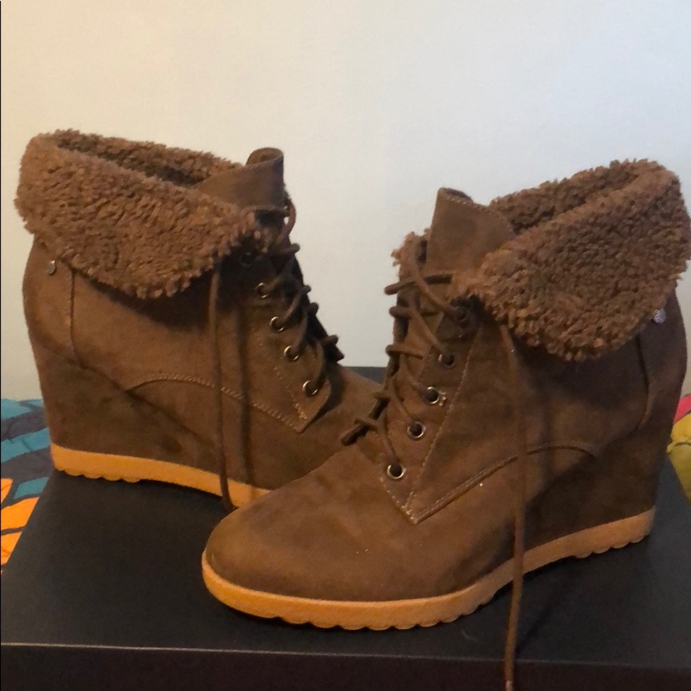 Dana Buchman Wedged Boot